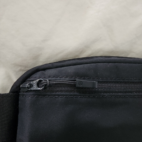 Lululemon Everywhere Women's Belt Bag - Black Travel Festival Concert - Picture 4 of 9